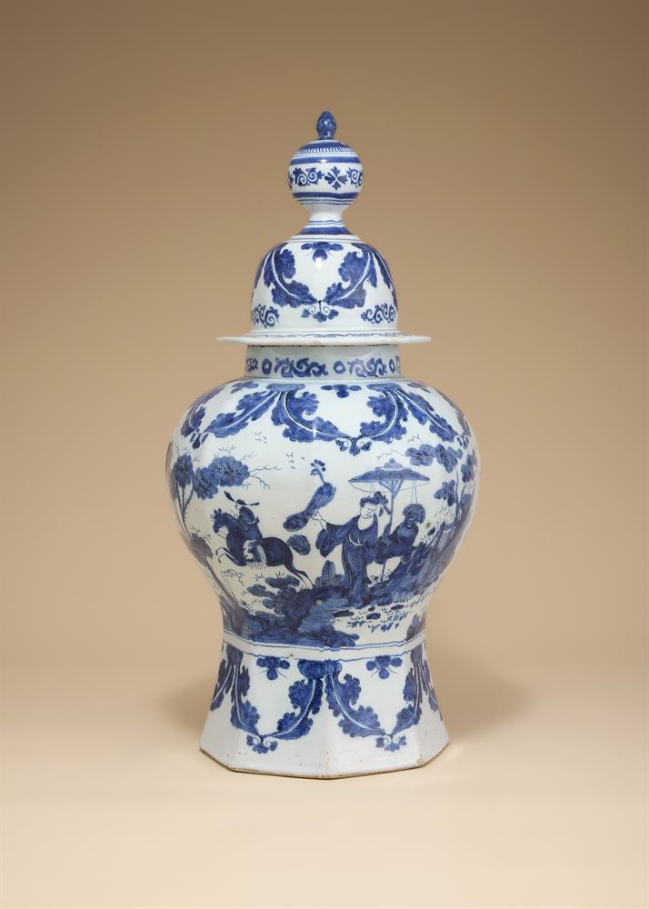 A DUTCH DELFT BLUE AND WHITE OCTAGONAL SECTION BALUSTER VASE AND COVER, CIRCA 1700 - Image 2 of 6