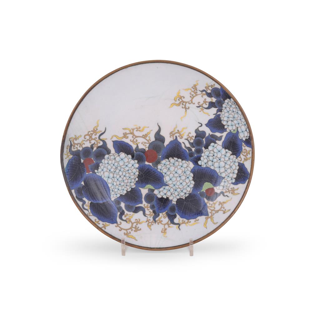 AN UNUSUAL JAPANESE CLOISONNÉ ENAMEL DISH, IN IMITATION OF NABESHIMA PORCELAIN, MEIJI-TAISHO ERA