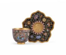 A SMALL JAPANESE CLOISONNÉ CUP AND STAND, EARLY 20TH CENTURY