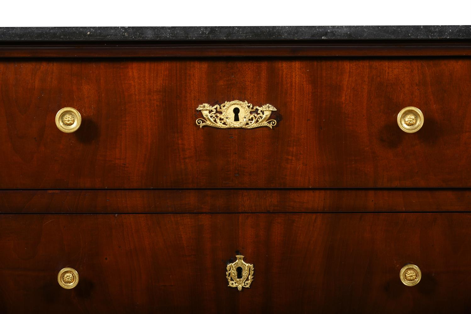 AN EMPIRE MAHOGANY AND ORMOLU MOUNTED SECRETAIRE CHEST, CIRCA 1820 - Image 4 of 4