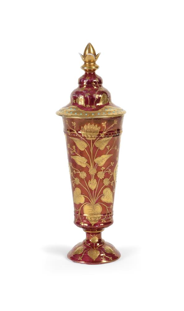 A VIENNA-STYLE PORCELAIN RED-GROUND, GILT AND 'JEWELLED' VASE AND COVER, LATE 19TH CENTURY - Image 4 of 4