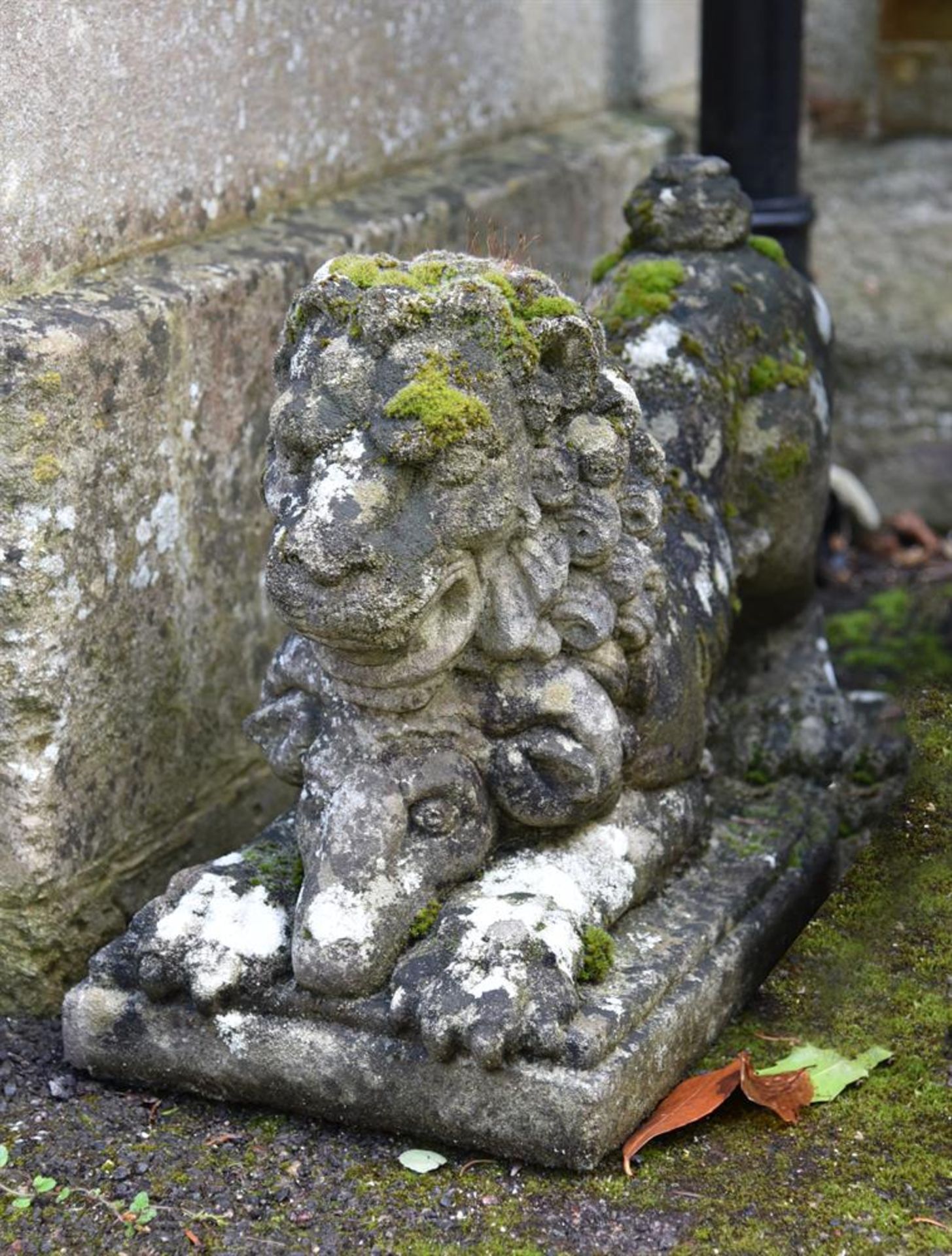 A PAIR OF STONE COMPOSITION MODELS OF RECUMBENT LIONS, 20TH CENTURY - Bild 2 aus 2