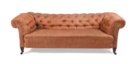 A LATE VICTORIAN MAHOGANY AND BUTTON UPHOLSTERED SOFA OF CHESTERFIELD TYPE, LATE 19TH CENTURY