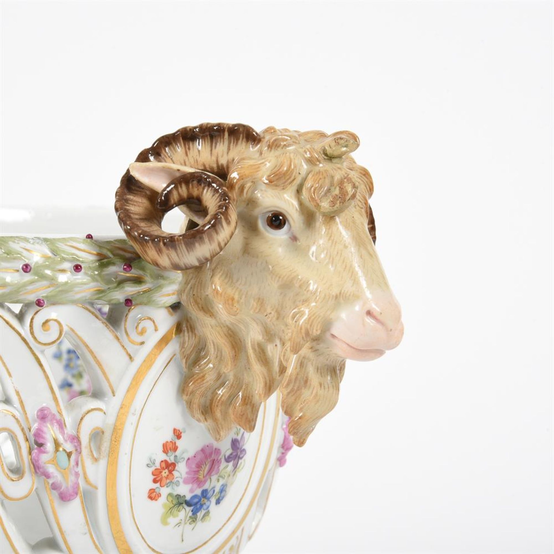 A MEISSEN PORCELAIN TWO-HANDLED PIERCED CENTRE BASKET, LATE 19TH CENTURY - Image 4 of 5