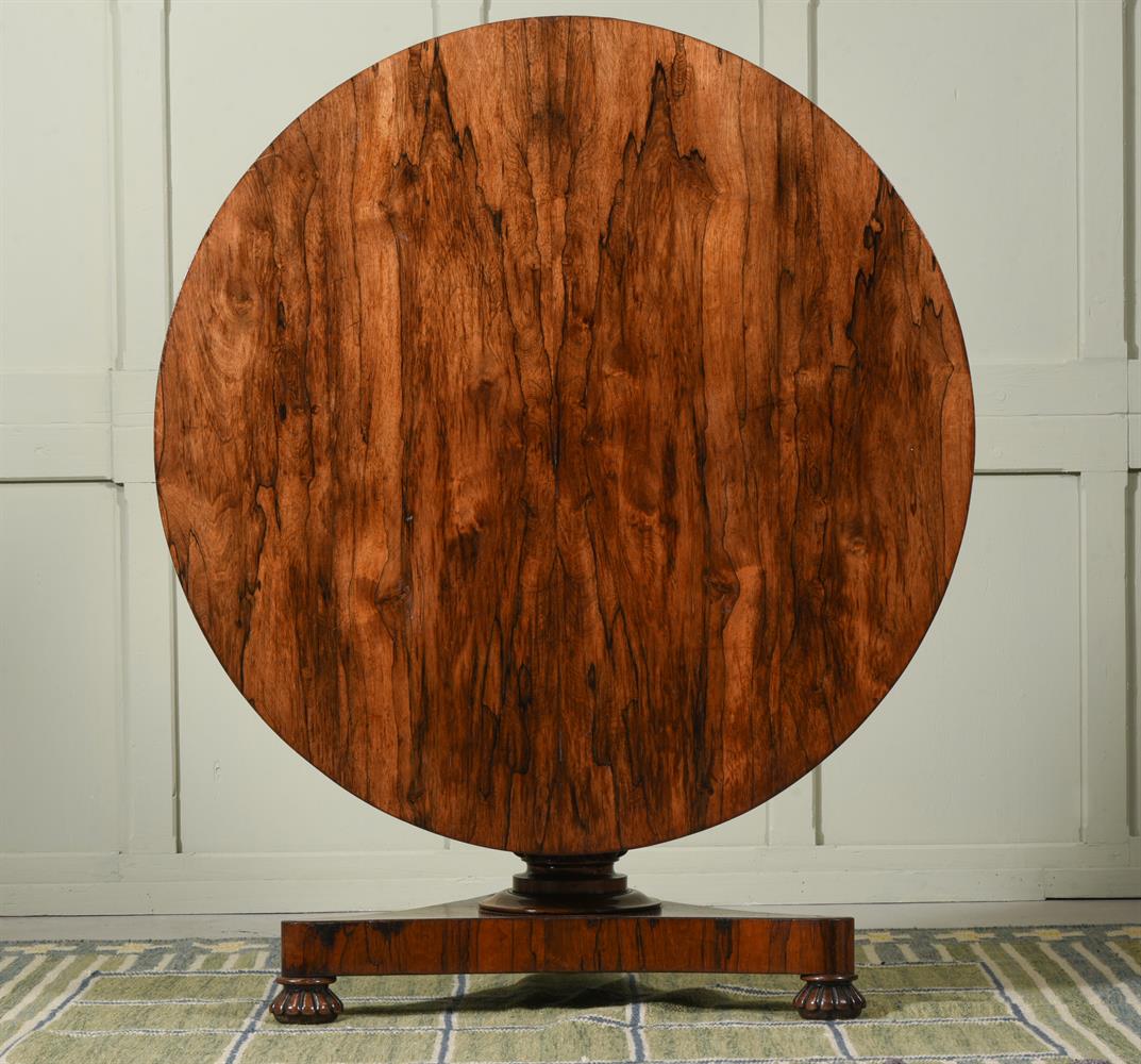 Y A GEORGE IV ROSEWOOD CENTRE TABLE, CIRCA 1830, IN THE MANNER OF GILLOWS