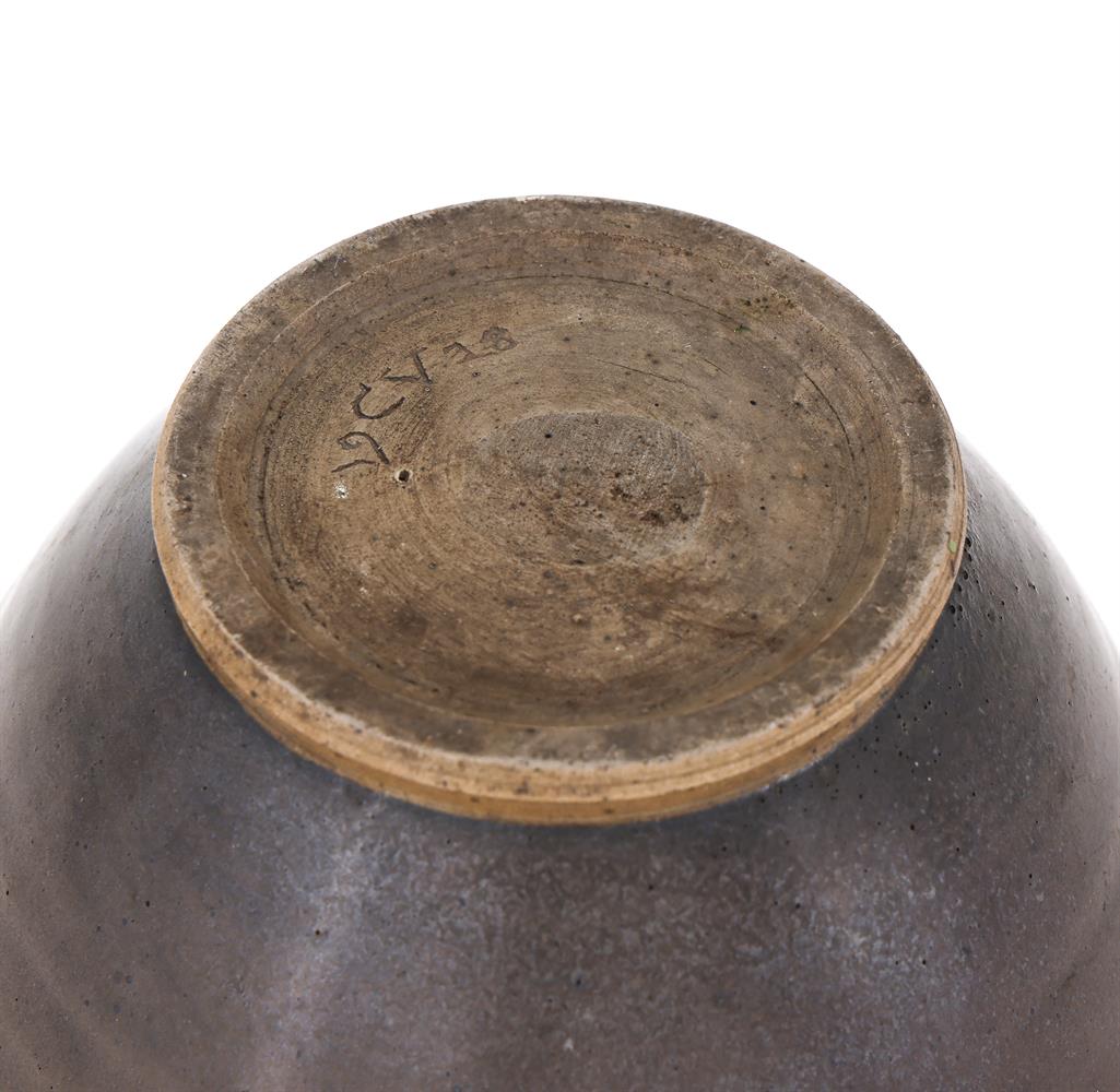 A CHARLES VYSE STONEWARE VASE DATED 1928 - Image 4 of 4