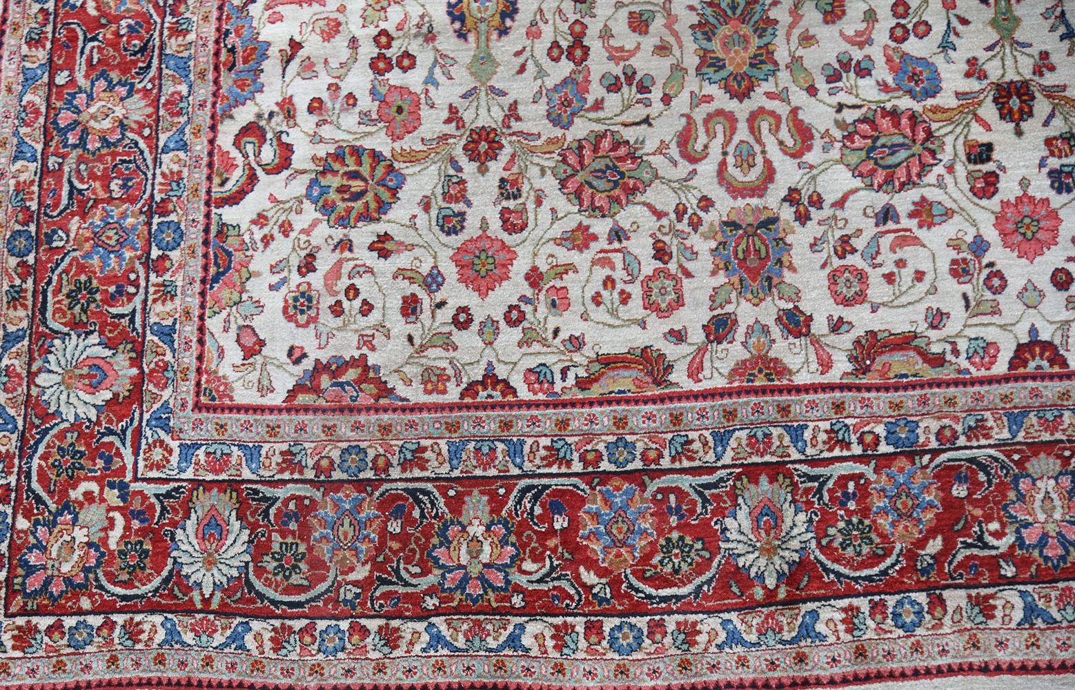 A SAROUK CARPET - Image 2 of 3