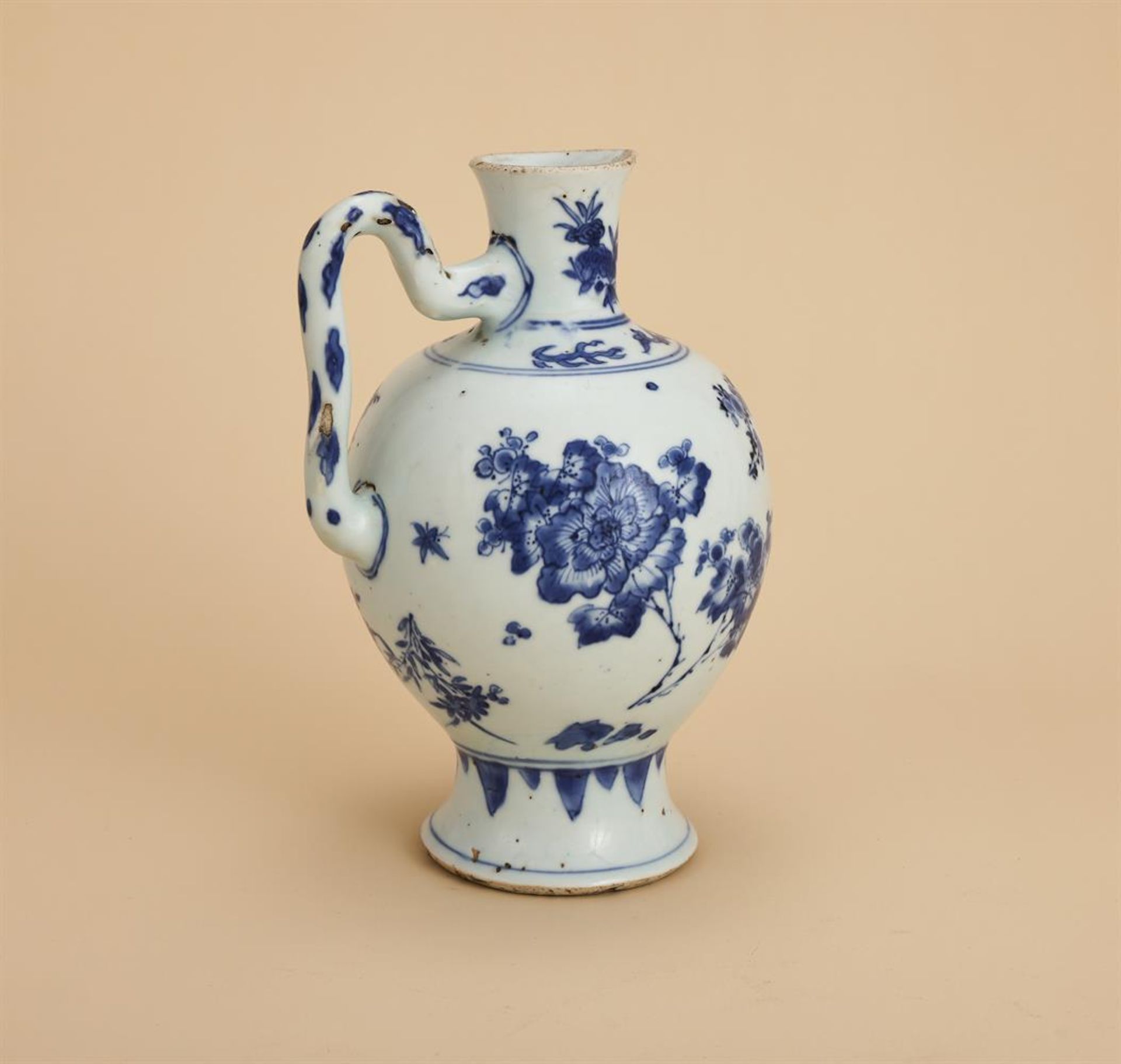 A Chinese blue and white ewer - Bild 2 aus 2