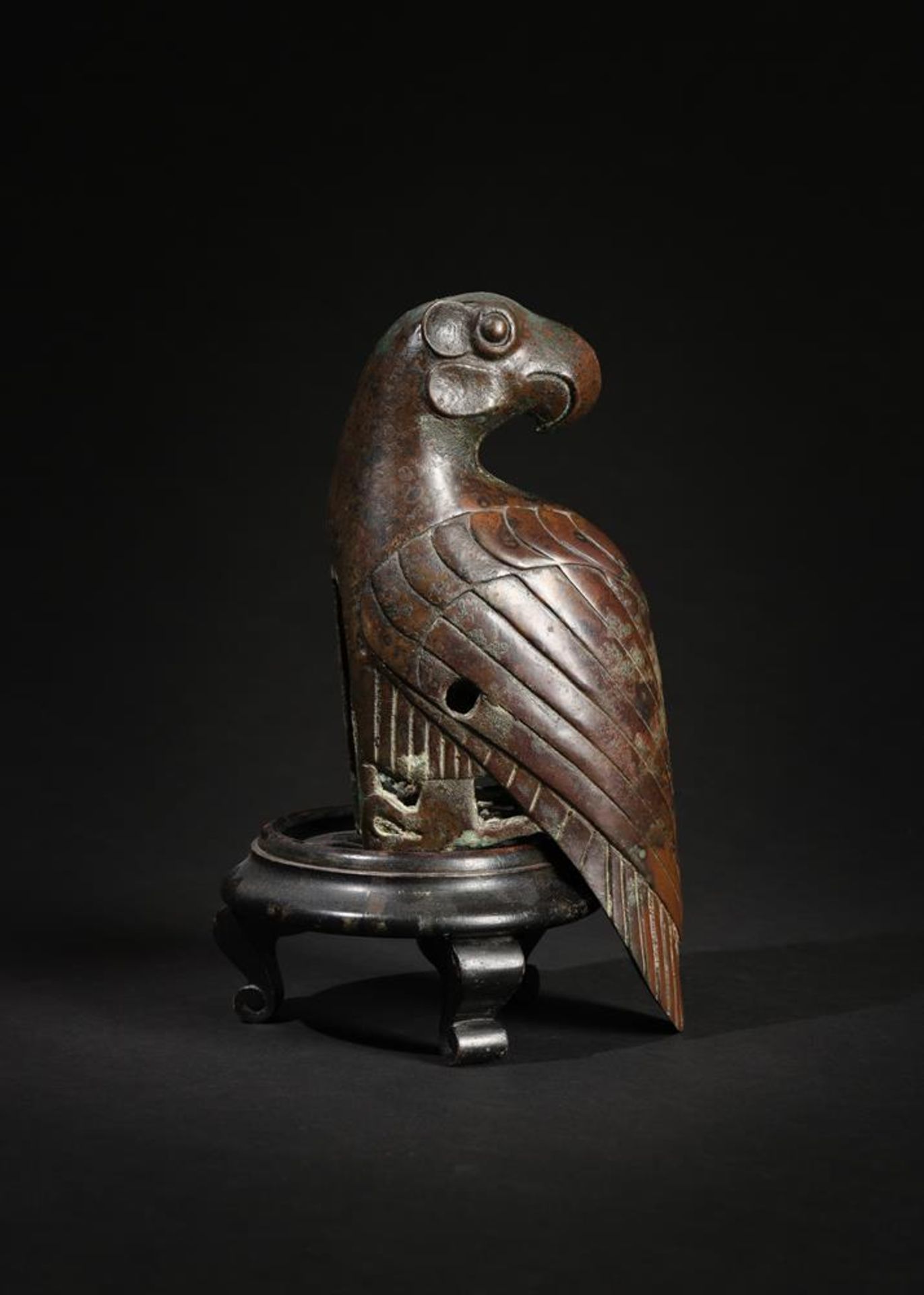A Chinese bronze model of an eagle - Bild 2 aus 3
