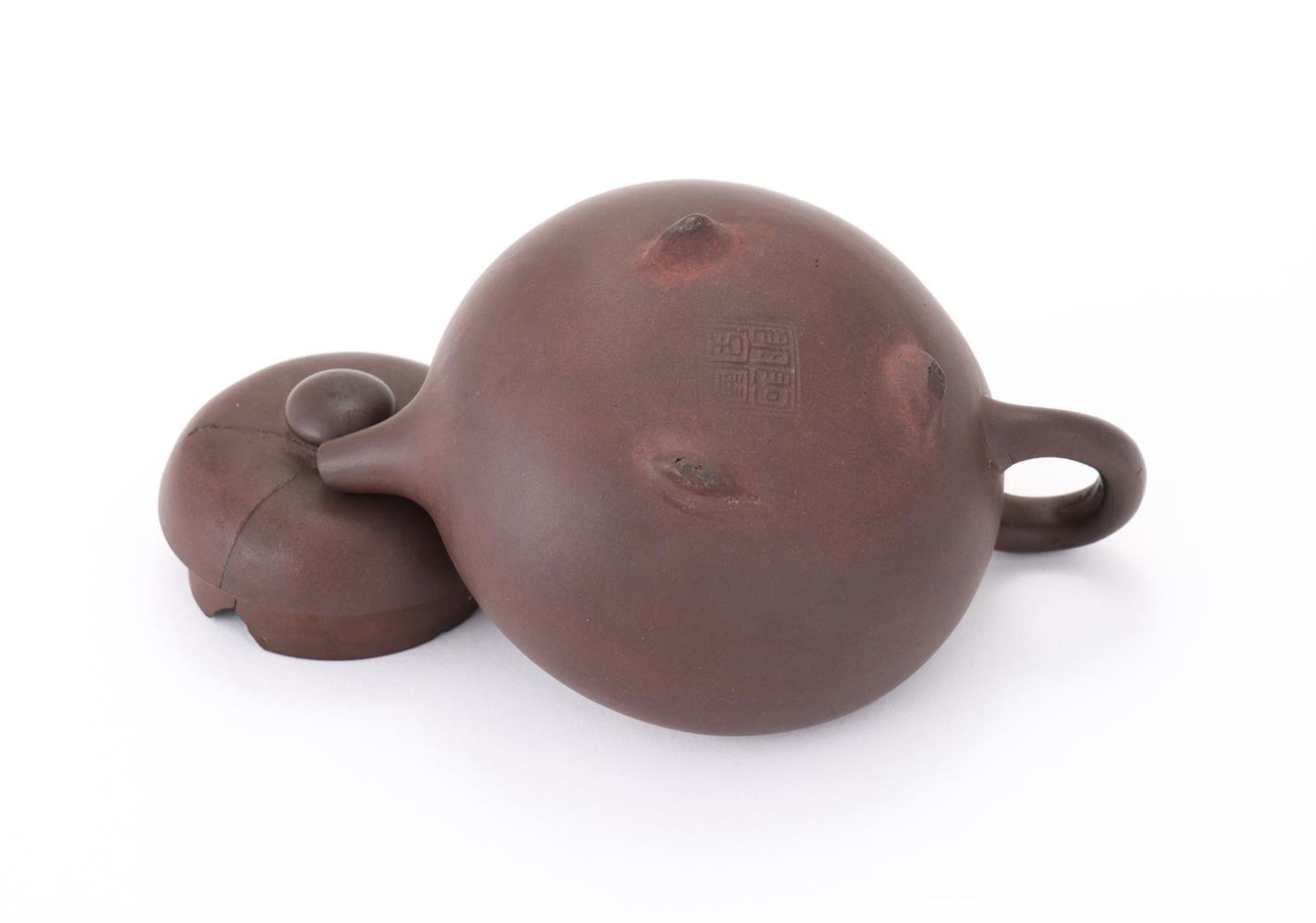 A Chinese Yixing teapot - Image 2 of 3
