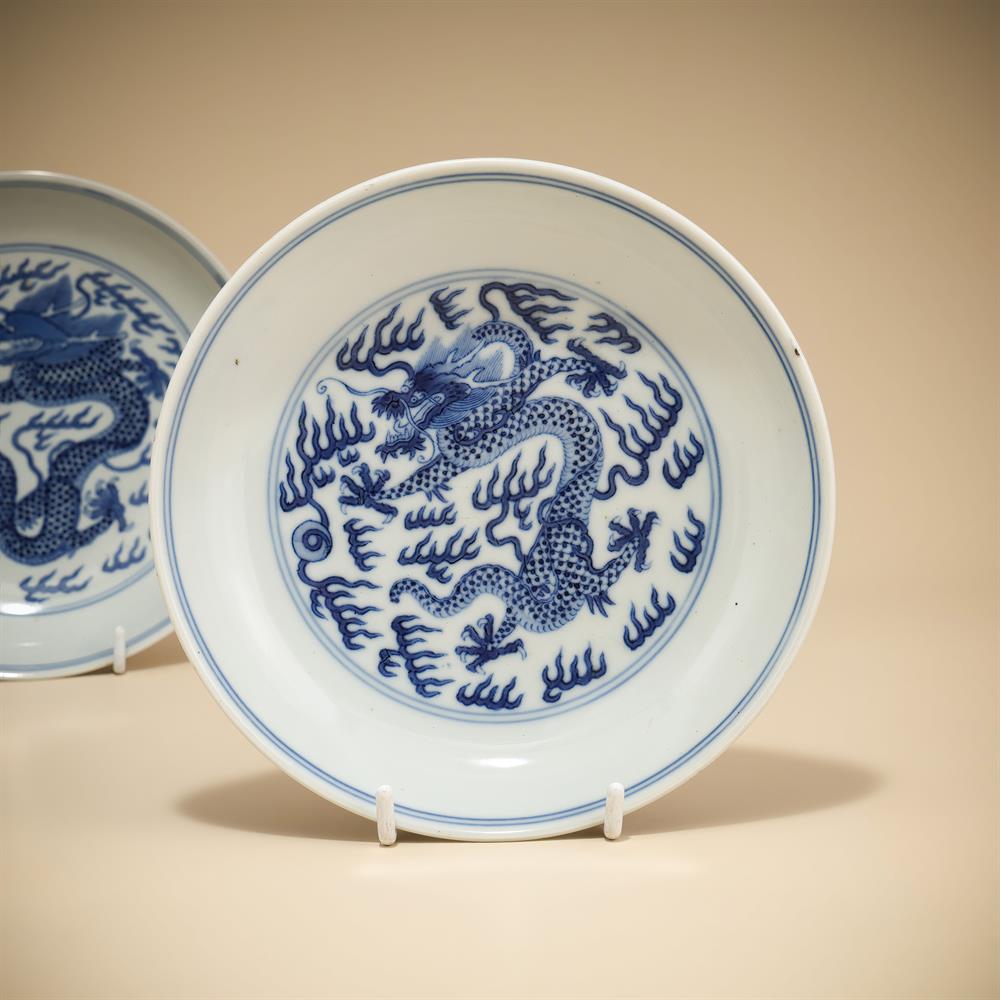 Two similar Chinese blue and white 'dragon' dishes - Image 4 of 7