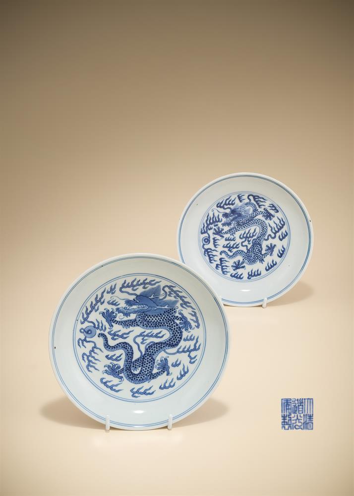 Two similar Chinese blue and white 'dragon' dishes - Image 2 of 7