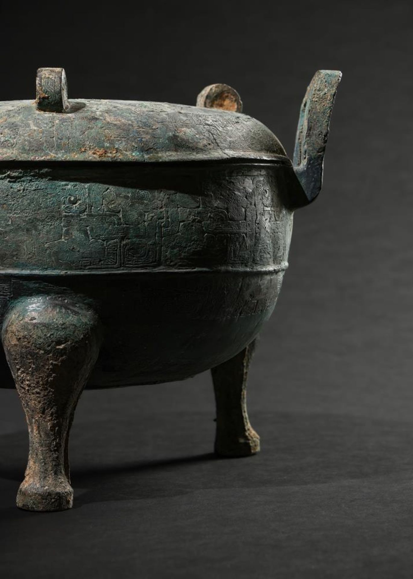 A large Chinese archaic bronze ritual food vessel and cover - Image 3 of 6