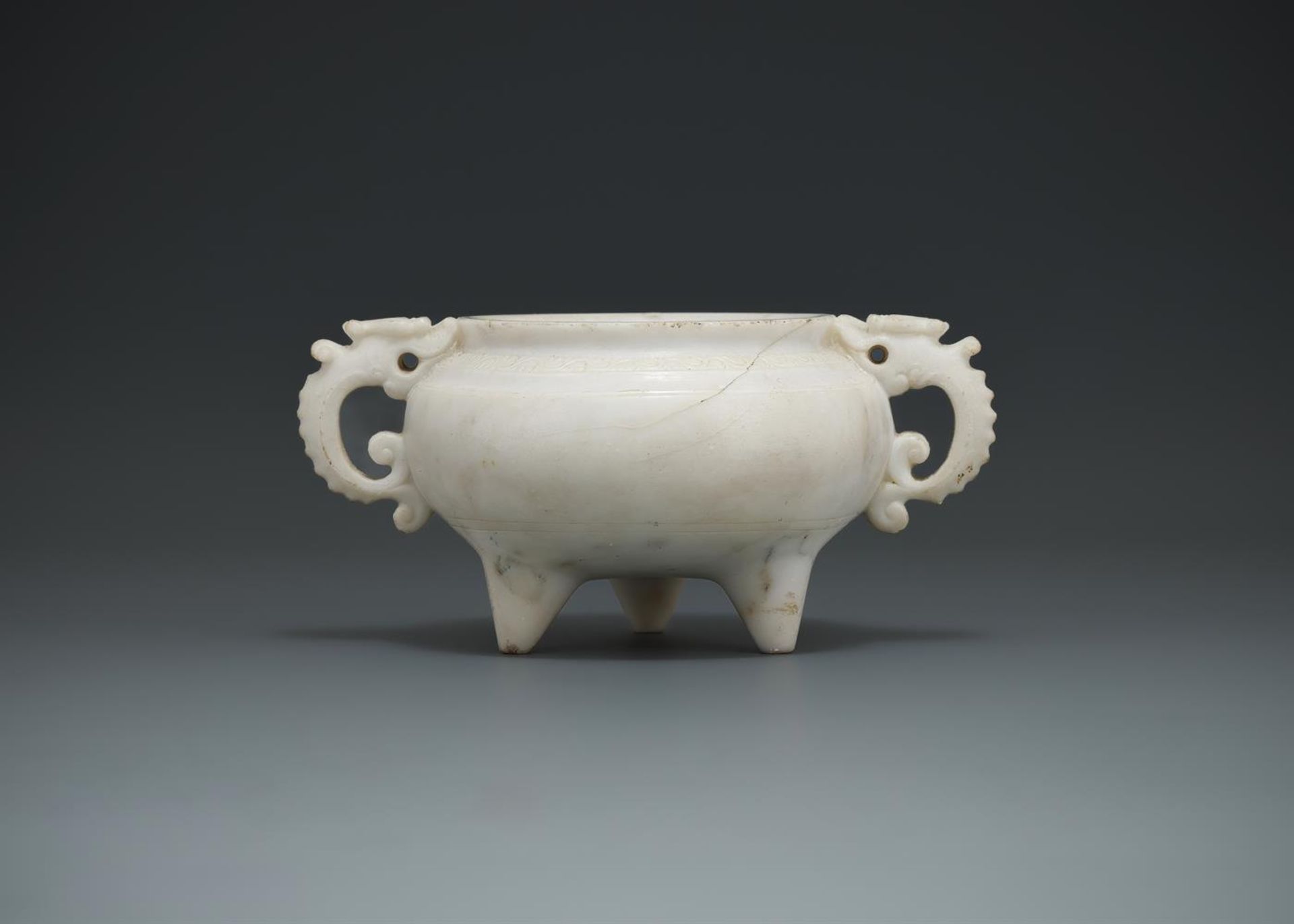 A Chinese carved marble tripod censer - Image 4 of 5