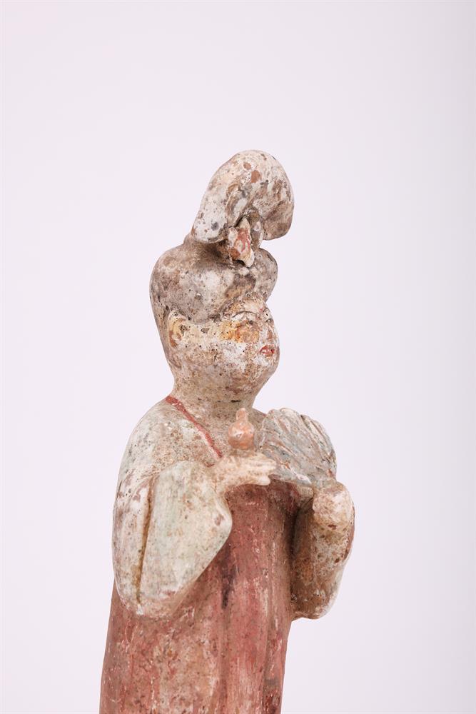 A Chinese painted terracotta figure of a lady - Image 3 of 6