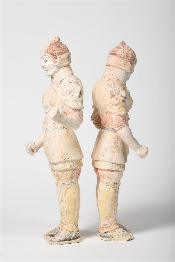 A large pair of Chinese painted pottery models of soldiers - Image 4 of 7