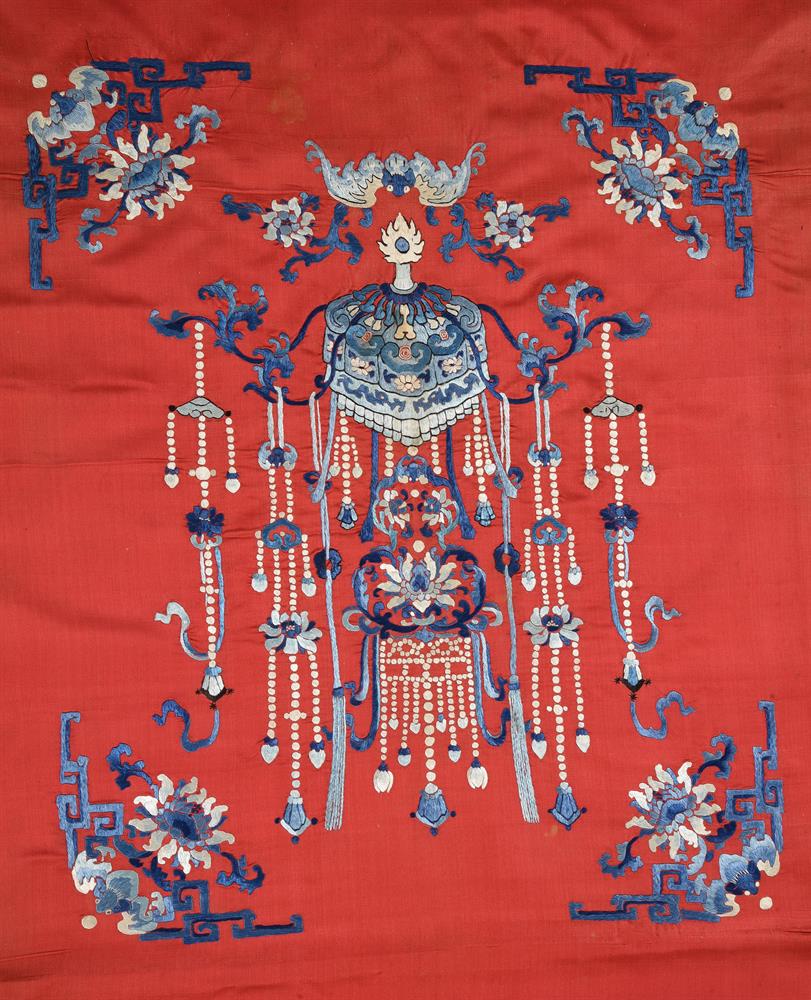 A Chinese red silk chair cover - Bild 2 aus 3