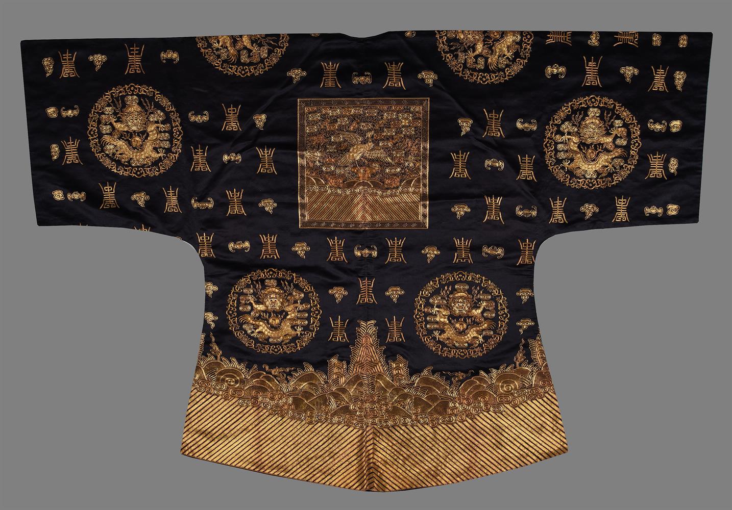 A good Han Chinese silk embroidered surcoat for a women - Image 2 of 5