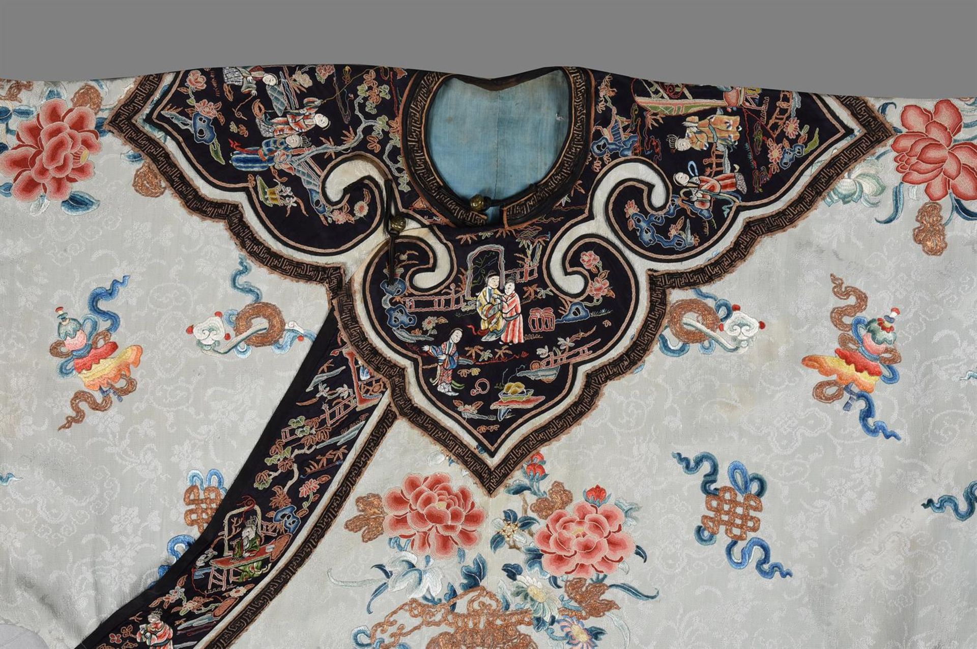 A Han Chinese three-quarter length ladies robe - Bild 4 aus 7