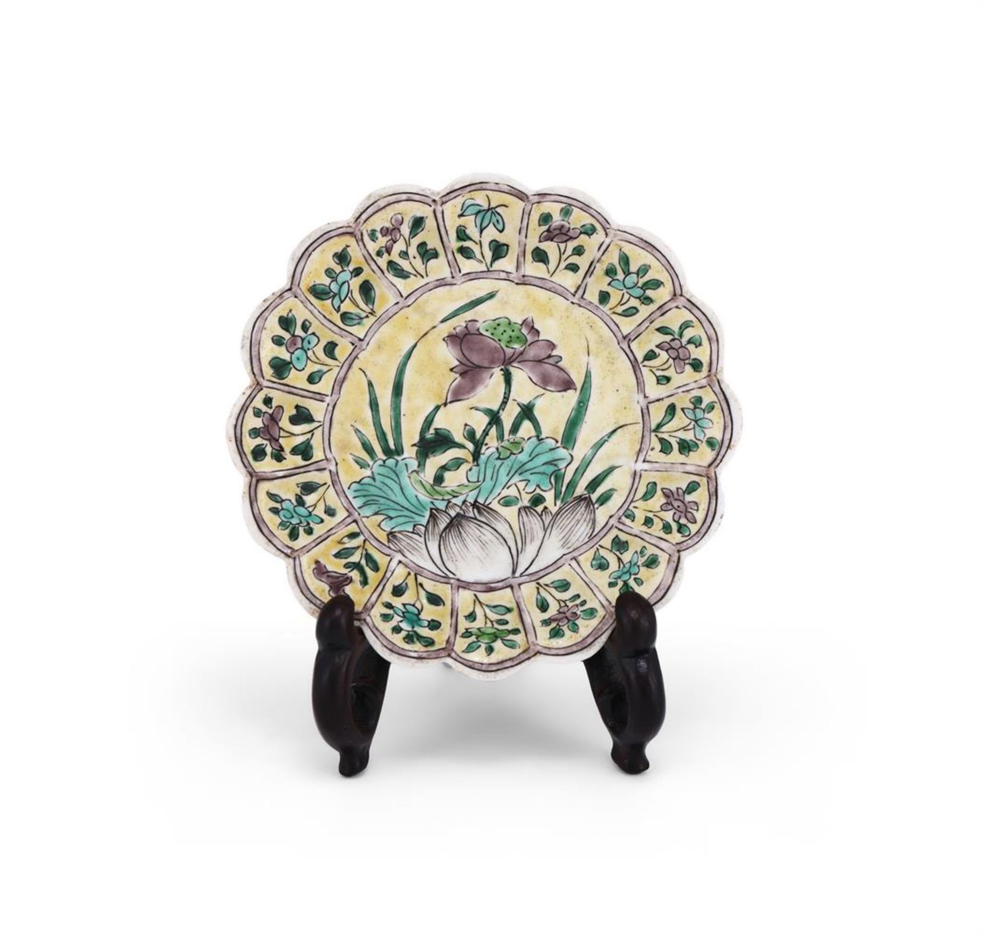 A small Chinese aubergine yellow and green enamelled foliate dish