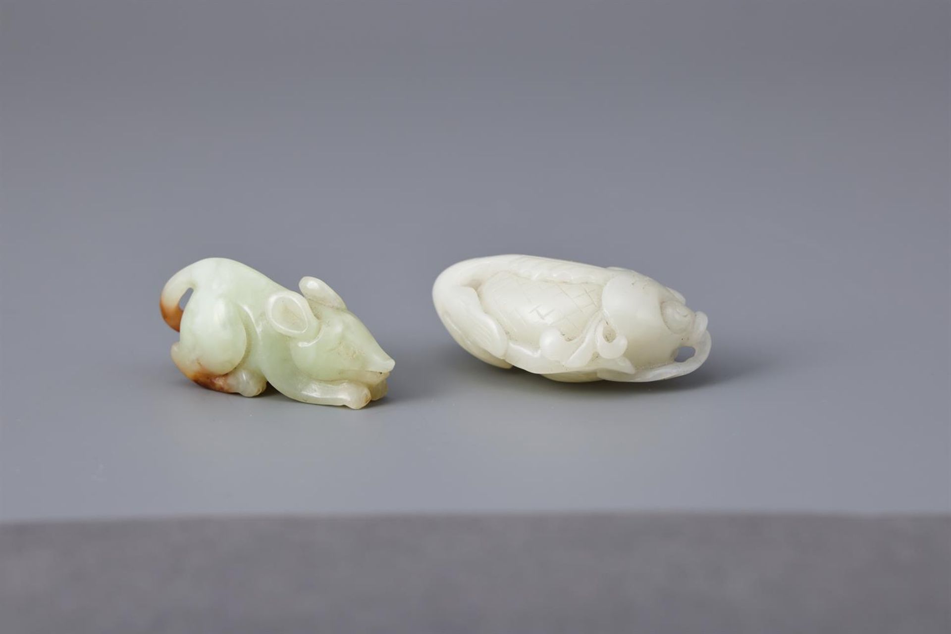 A Chinese white jade carving of goldfish - Image 3 of 3