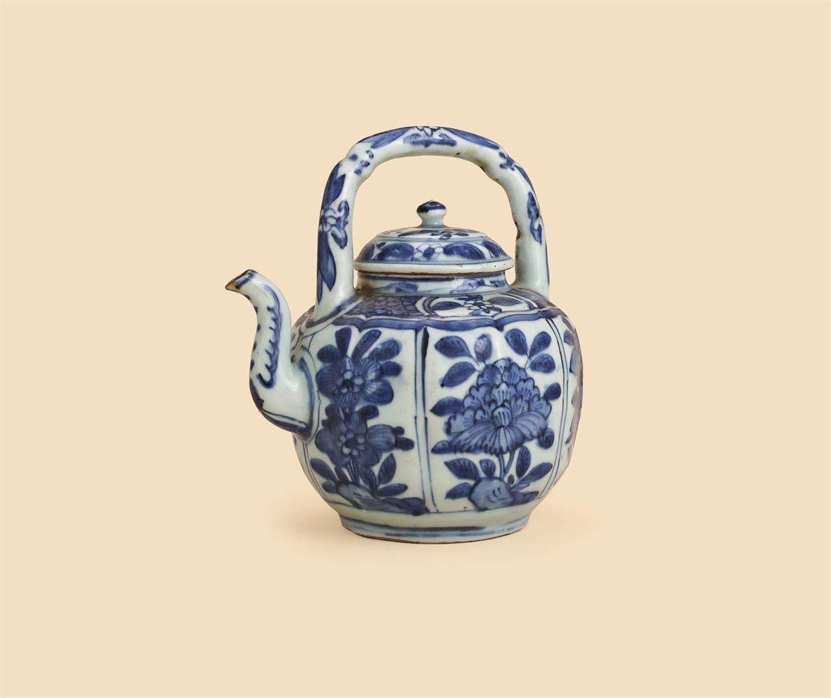 A Chinese blue and white wine pot and cover