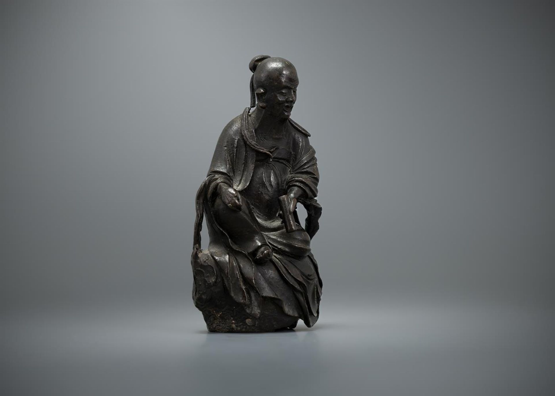A Chinese bronze figure of Lao Zi - Bild 2 aus 3
