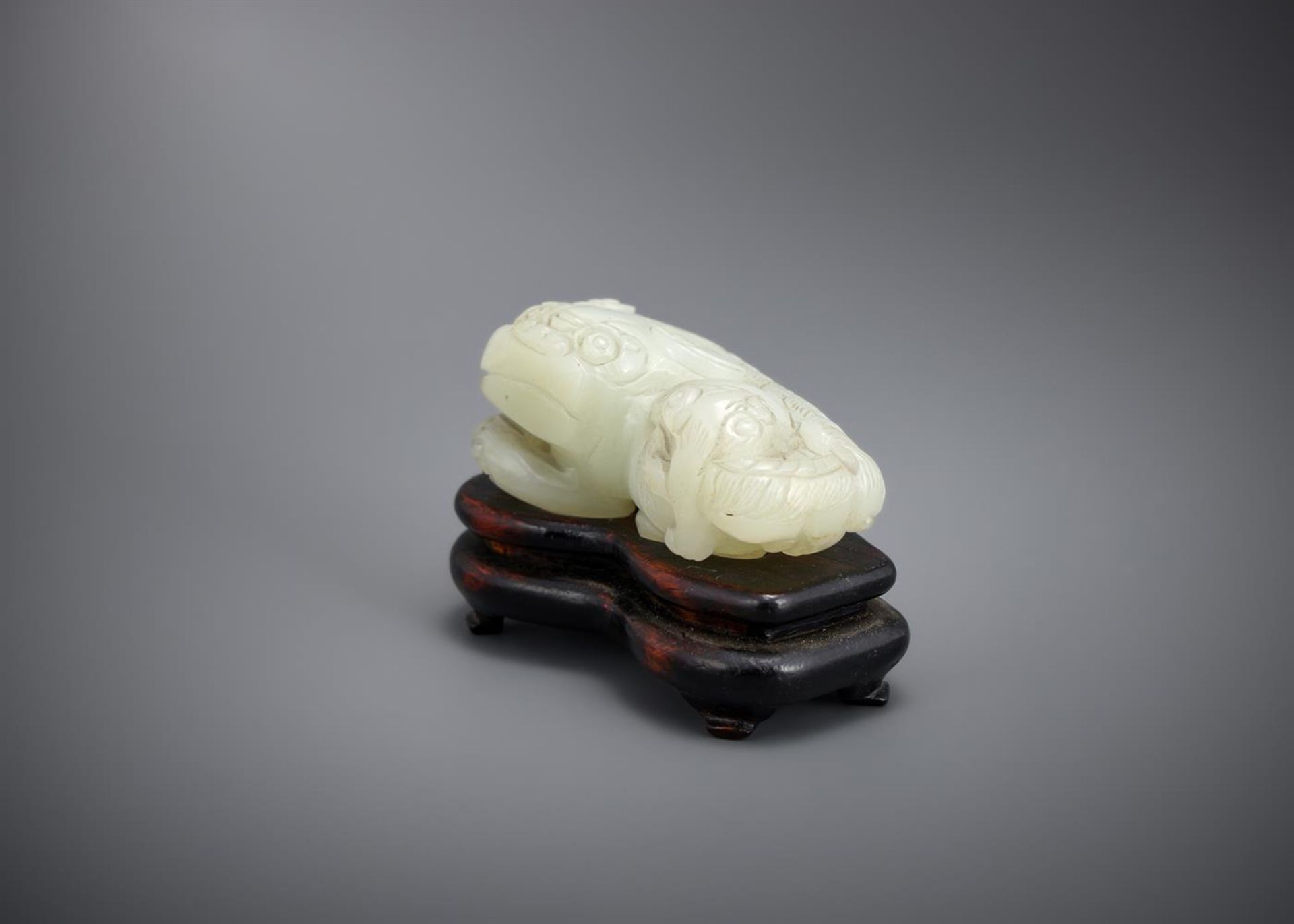A Chinese pale celadon or white jade lion - Image 3 of 5