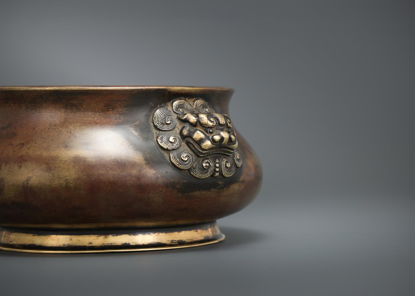 A Chinese bronze twin-handled censer - Image 3 of 5