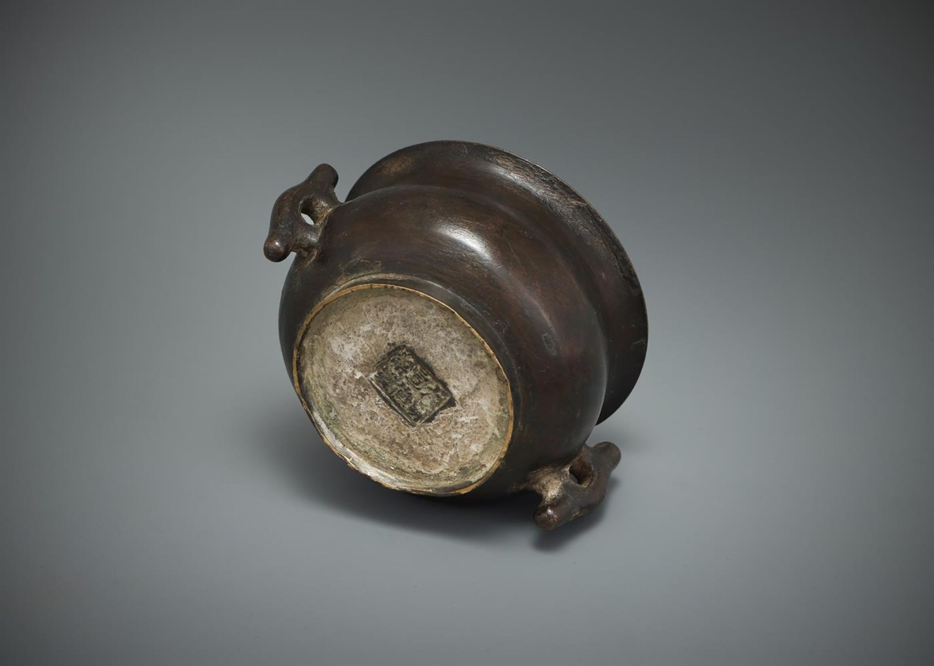 A Chinese bronze twin-handled censer - Image 3 of 4
