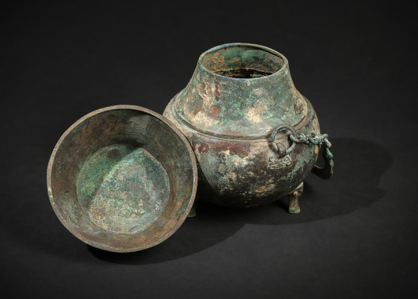 A Chinese archaic bronze wine vessel - Image 6 of 7