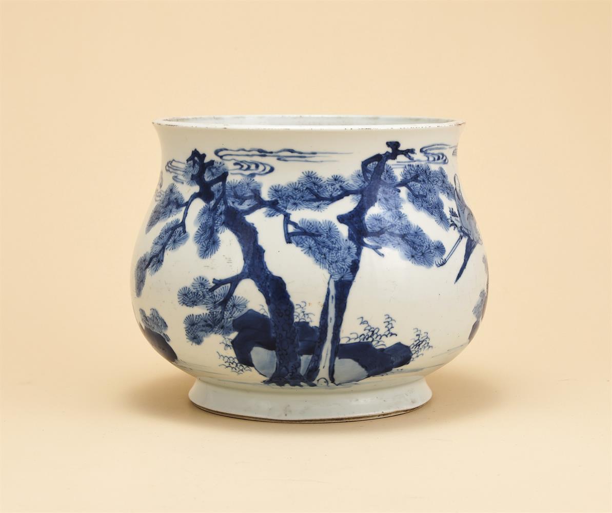 A Chinese blue and white censer - Image 3 of 5