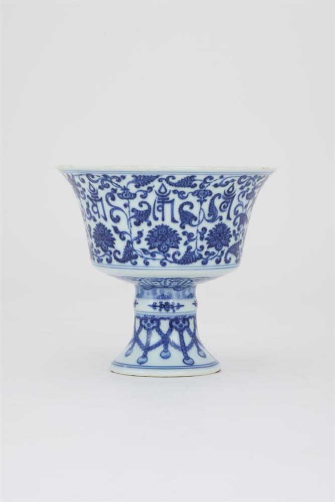 A Chinese blue and white stem cup - Image 2 of 8