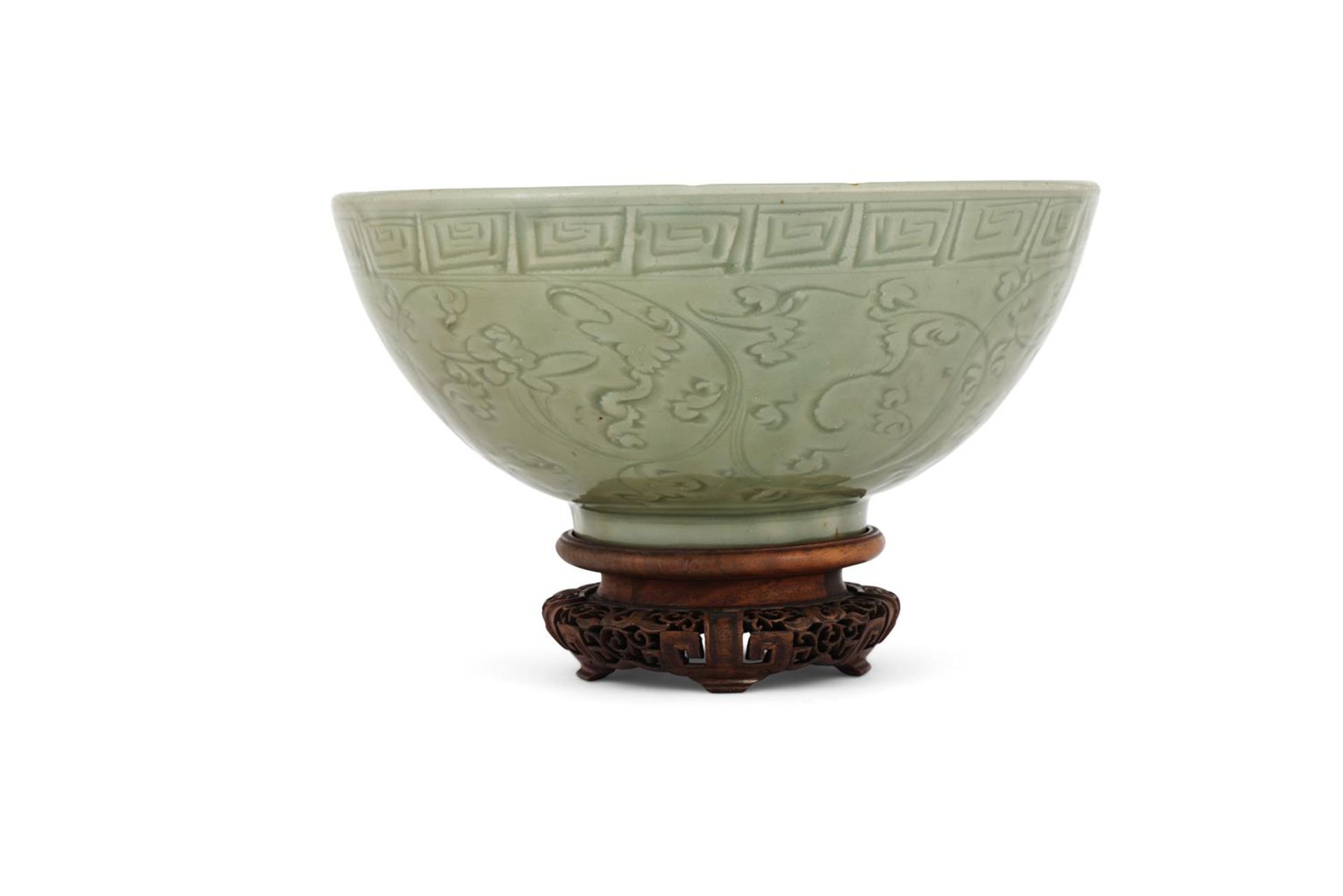 A good Chinese 'longquan' celadon bowl - Bild 2 aus 5