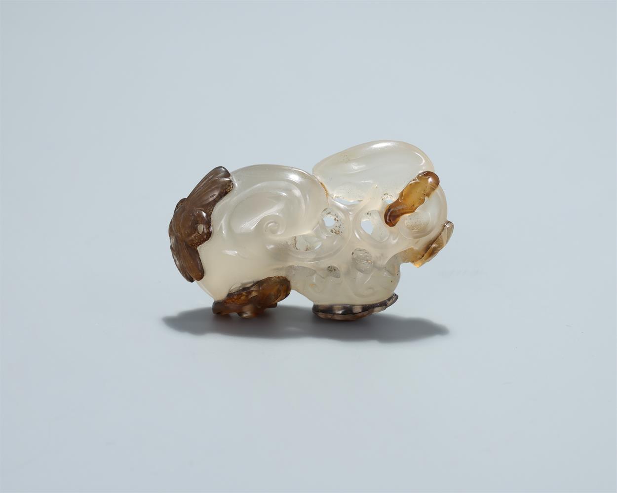 A Chinese agate carving of a lingzhi fungus - Image 4 of 4