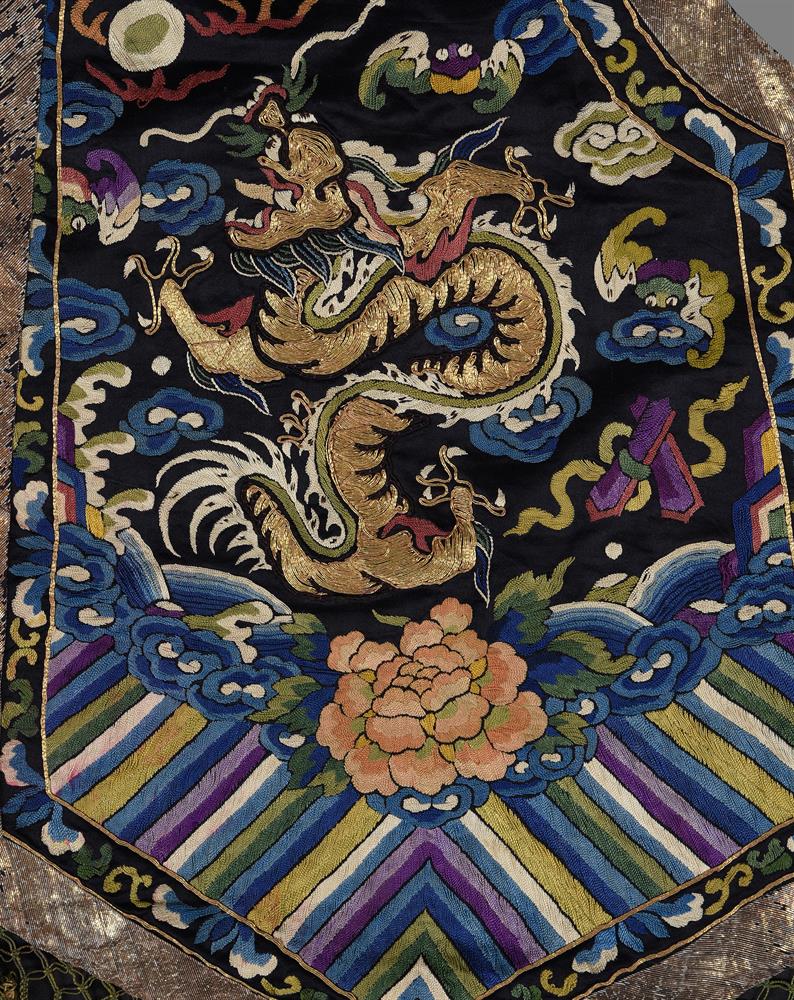 A Chinese Han Women's embroidered silk vest - Image 3 of 4