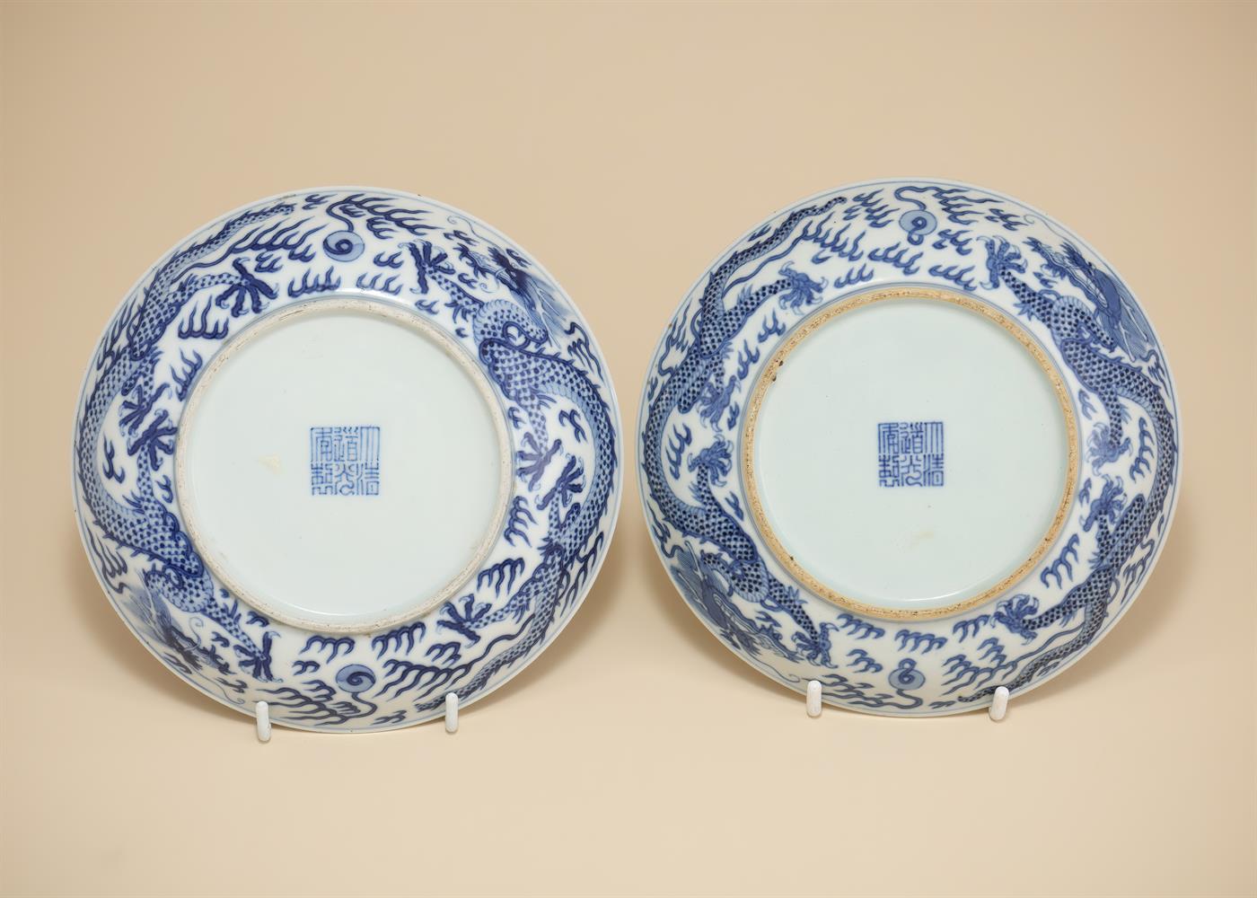 Two similar Chinese blue and white 'dragon' dishes - Image 6 of 7