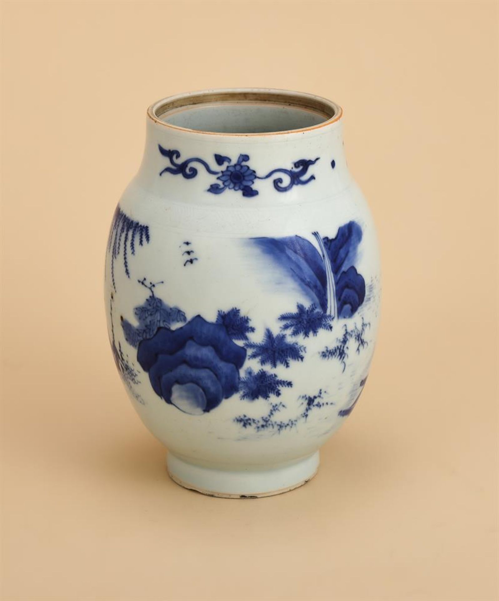 A fine Chinese blue and white vase - Bild 3 aus 3