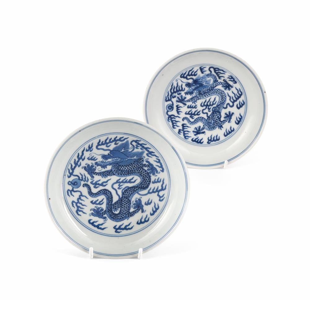 Two similar Chinese blue and white 'dragon' dishes - Image 7 of 7