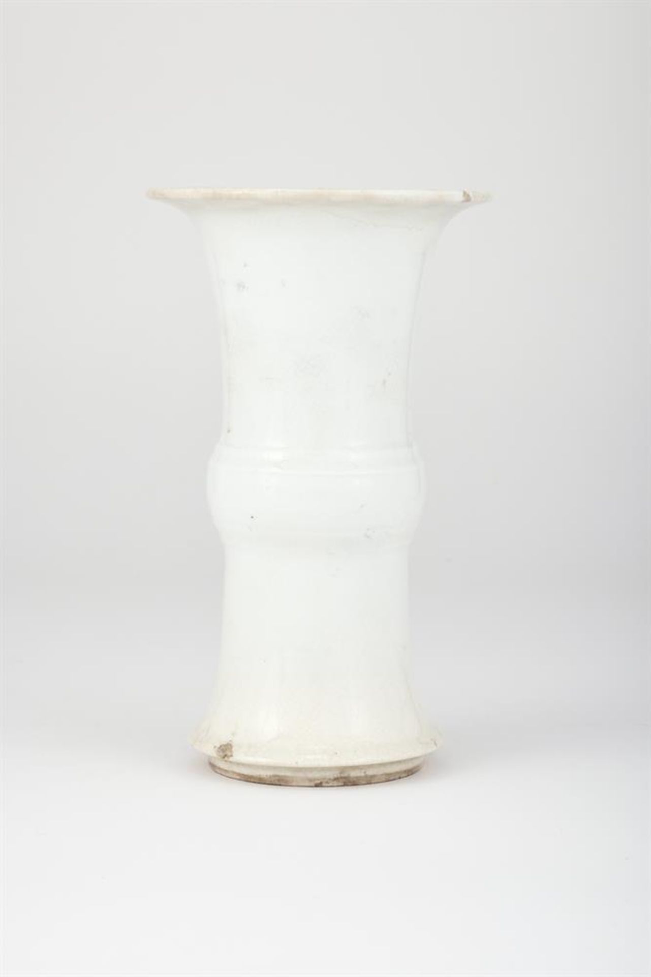 A Chinese Dehua vase - Bild 2 aus 3