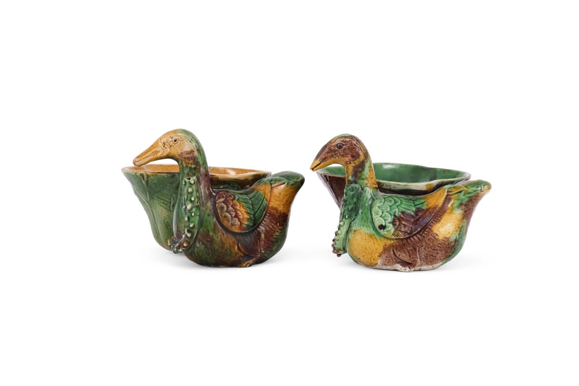 Two Sancai-glazed biscuit 'duck and lotus' form water droppers - Bild 2 aus 5