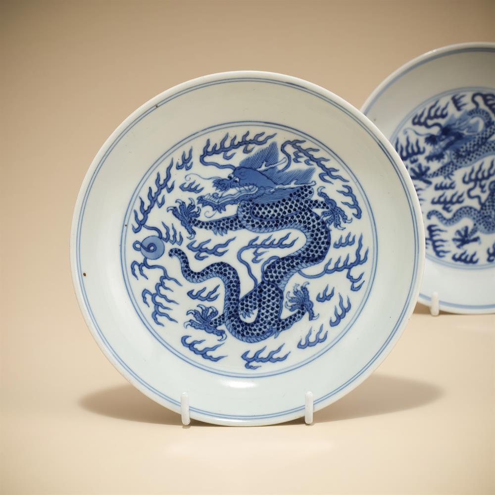 Two similar Chinese blue and white 'dragon' dishes - Image 3 of 7