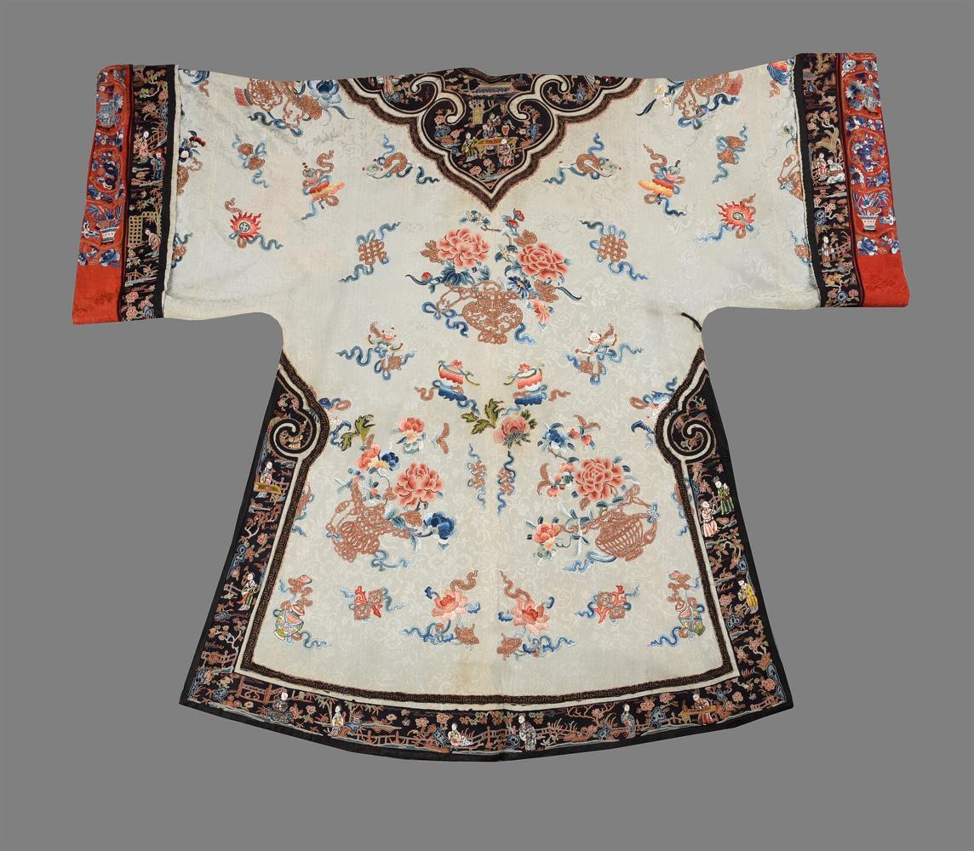 A Han Chinese three-quarter length ladies robe - Bild 2 aus 7