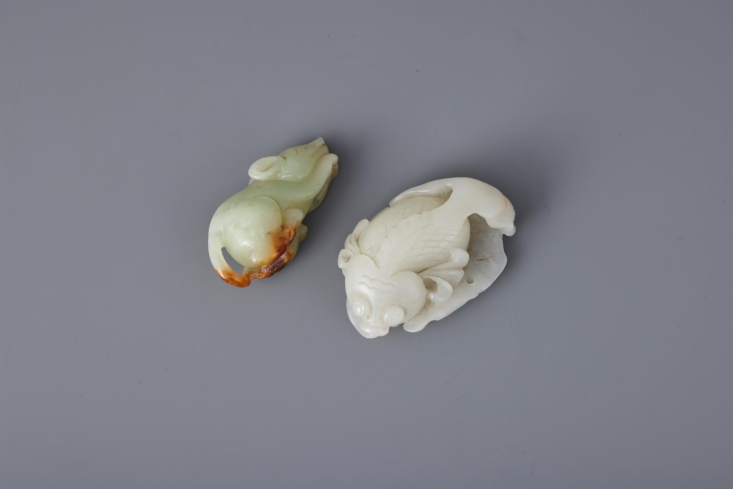 A Chinese white jade carving of goldfish - Bild 2 aus 3
