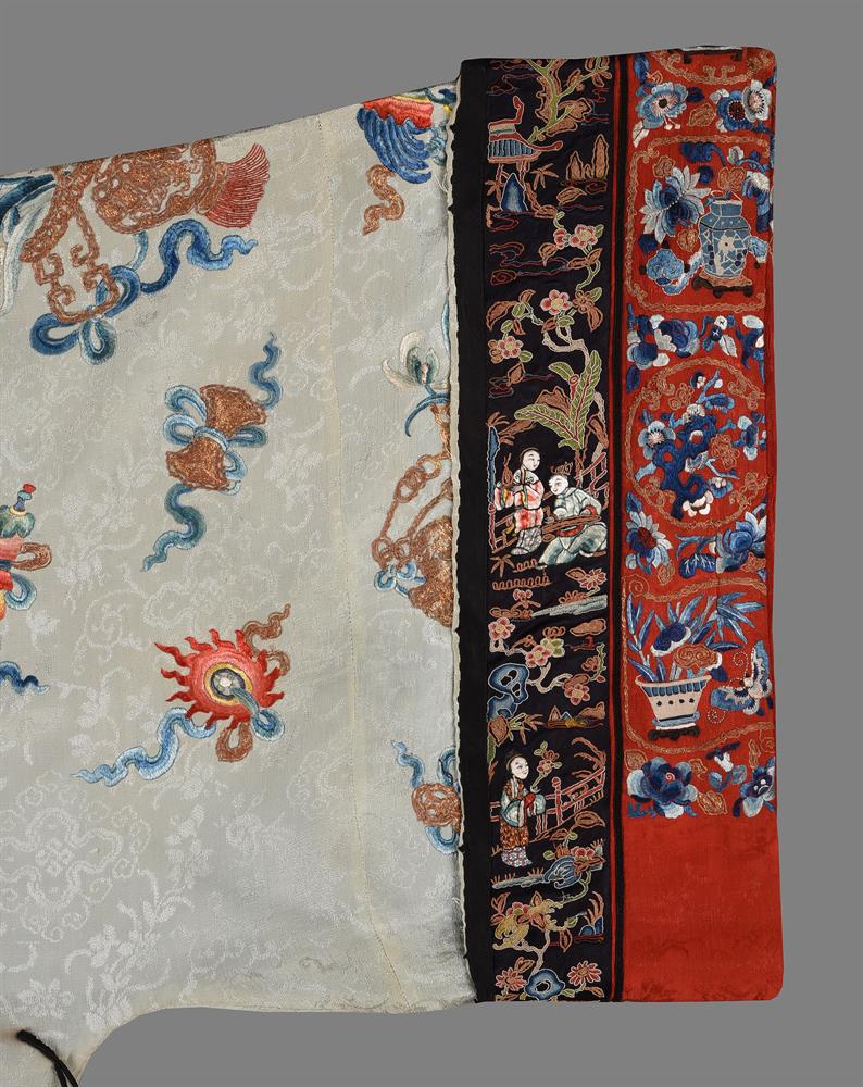 A Han Chinese three-quarter length ladies robe - Image 7 of 7