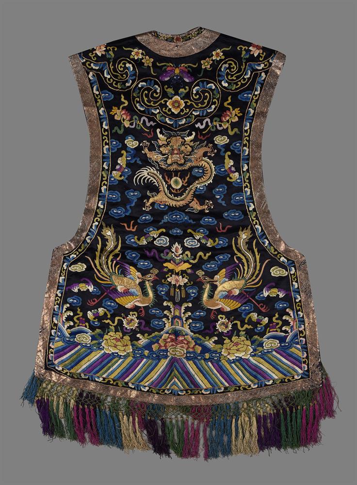 A Chinese Han Women's embroidered silk vest - Image 2 of 4