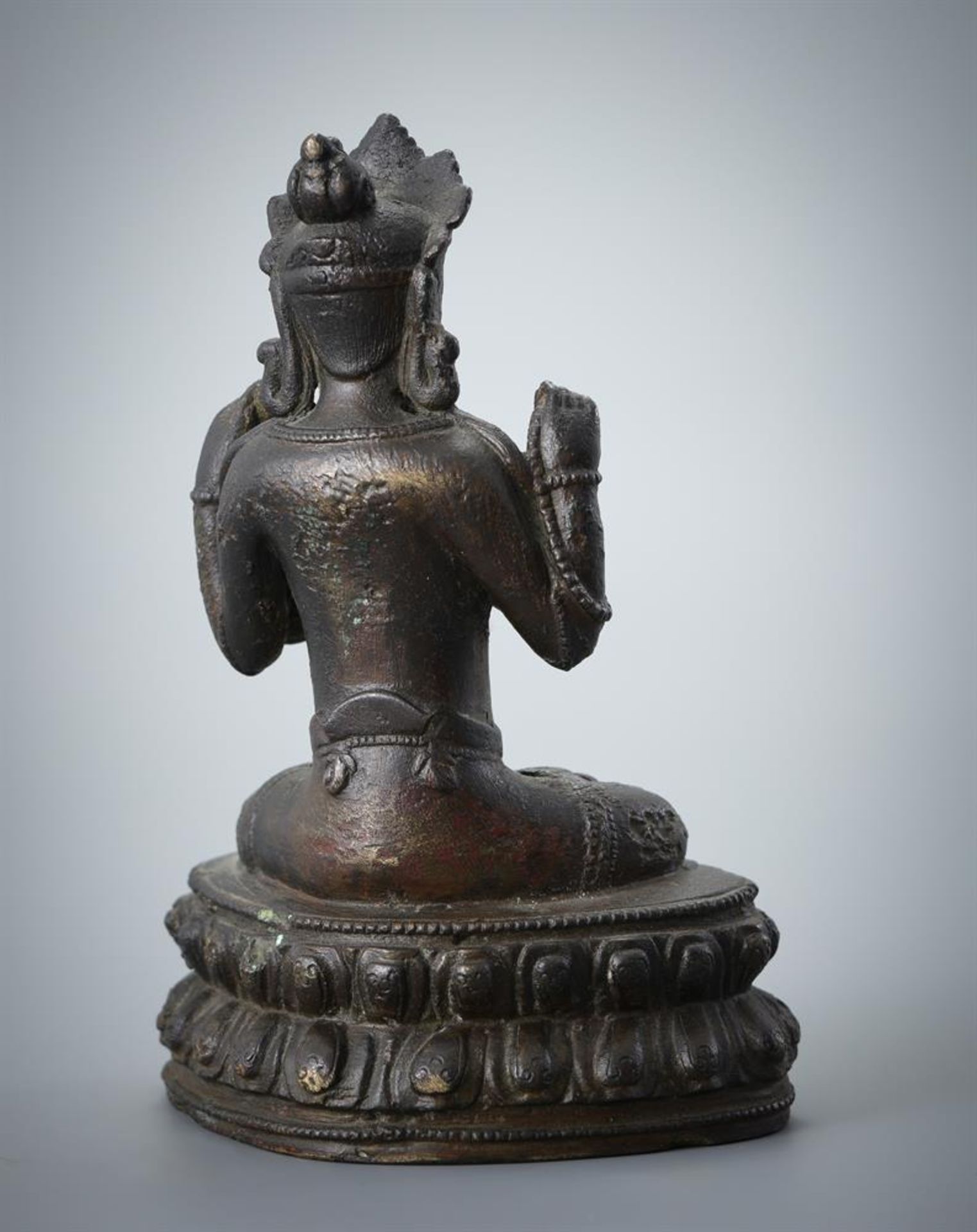 A Sino-Tibetan bronze seated Buddha - Bild 2 aus 2
