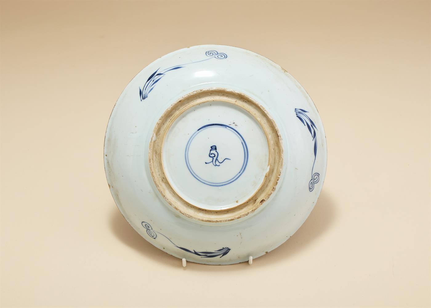 A Chinese blue and white dish - Image 2 of 3