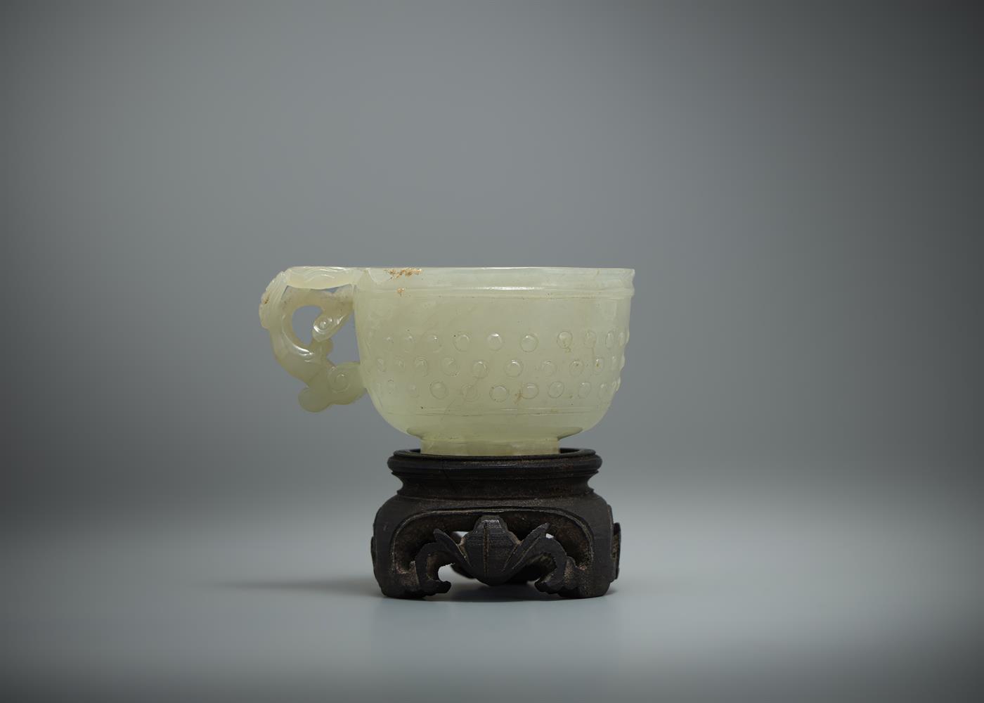 A Chinese pale celadon jade 'Dragon' cup - Image 2 of 4