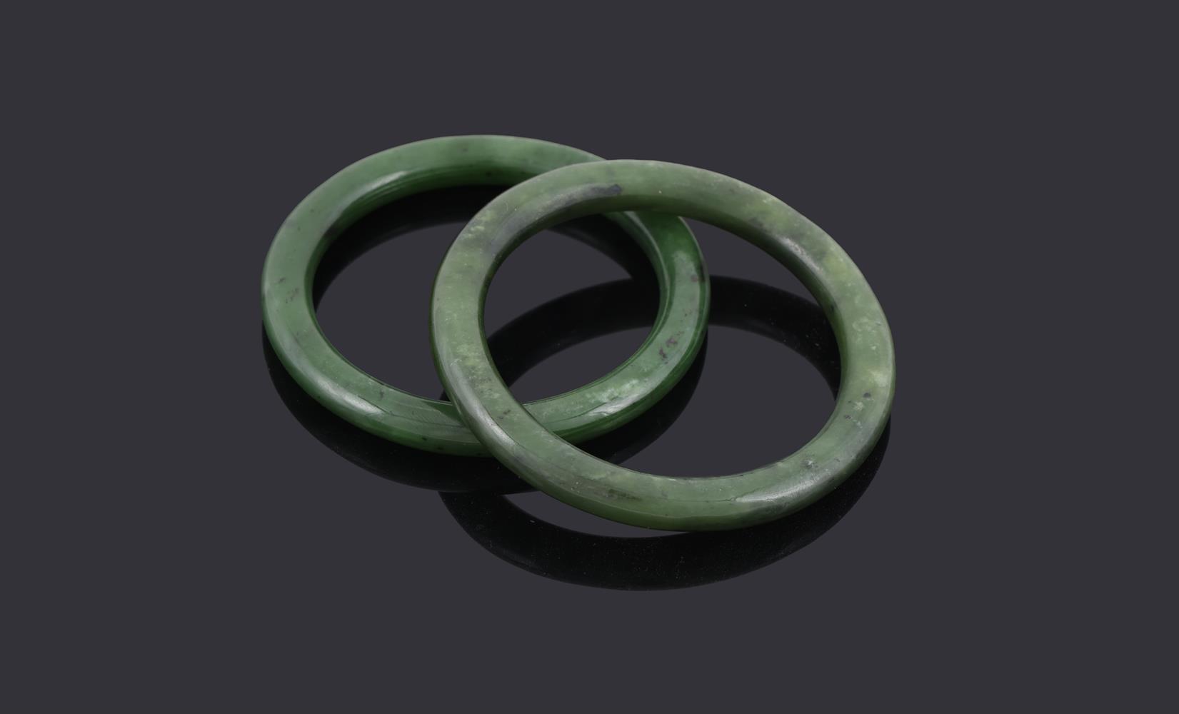 Two Chinese jadeite bangles - Image 2 of 4